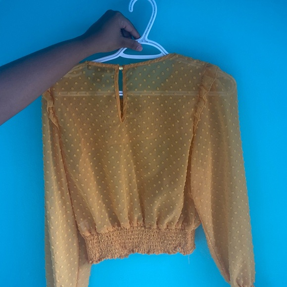 Sold Women’s Top - Picture 3 of 4